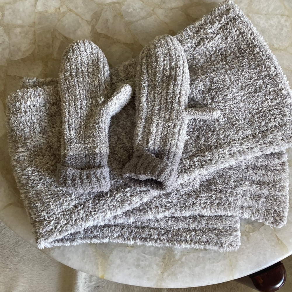 Scarf and mittens set